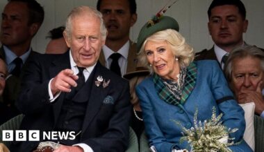 King and Queen attend Braemar gathering