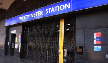 London Underground seeks union talks in bid to resolve pay dispute