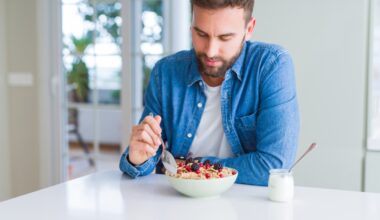 Eating breakfast later is linked to dying sooner