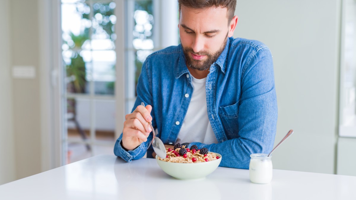 Eating breakfast later is linked to dying sooner