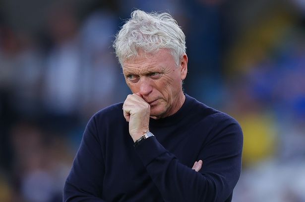 LEEDS, ENGLAND - AUGUST 18: David Moyes, head coach of Everton,  during the Premier League match between Leeds United and Everton at Elland Road on August 18, 2025 in Leeds, England. (Photo by James Gill - Danehouse/Getty Images)