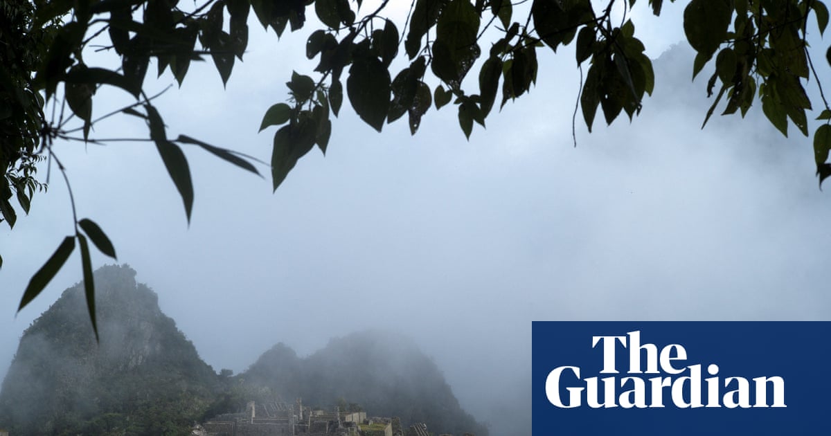 Rocks on train tracks strand 900 Machu Picchu tourists amid protest | Peru