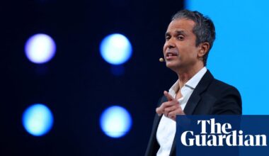 Doctor uses Reform conference speech to link king’s cancer to Covid vaccine | Reform UK