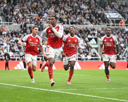 Gabriel Magalhães celebrates Arsenal's late winner
