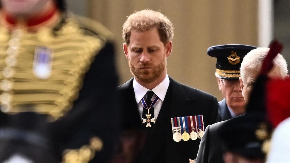 Prince Harry Had No One by His Side at His Grandmother’s Funeral, Author Claims