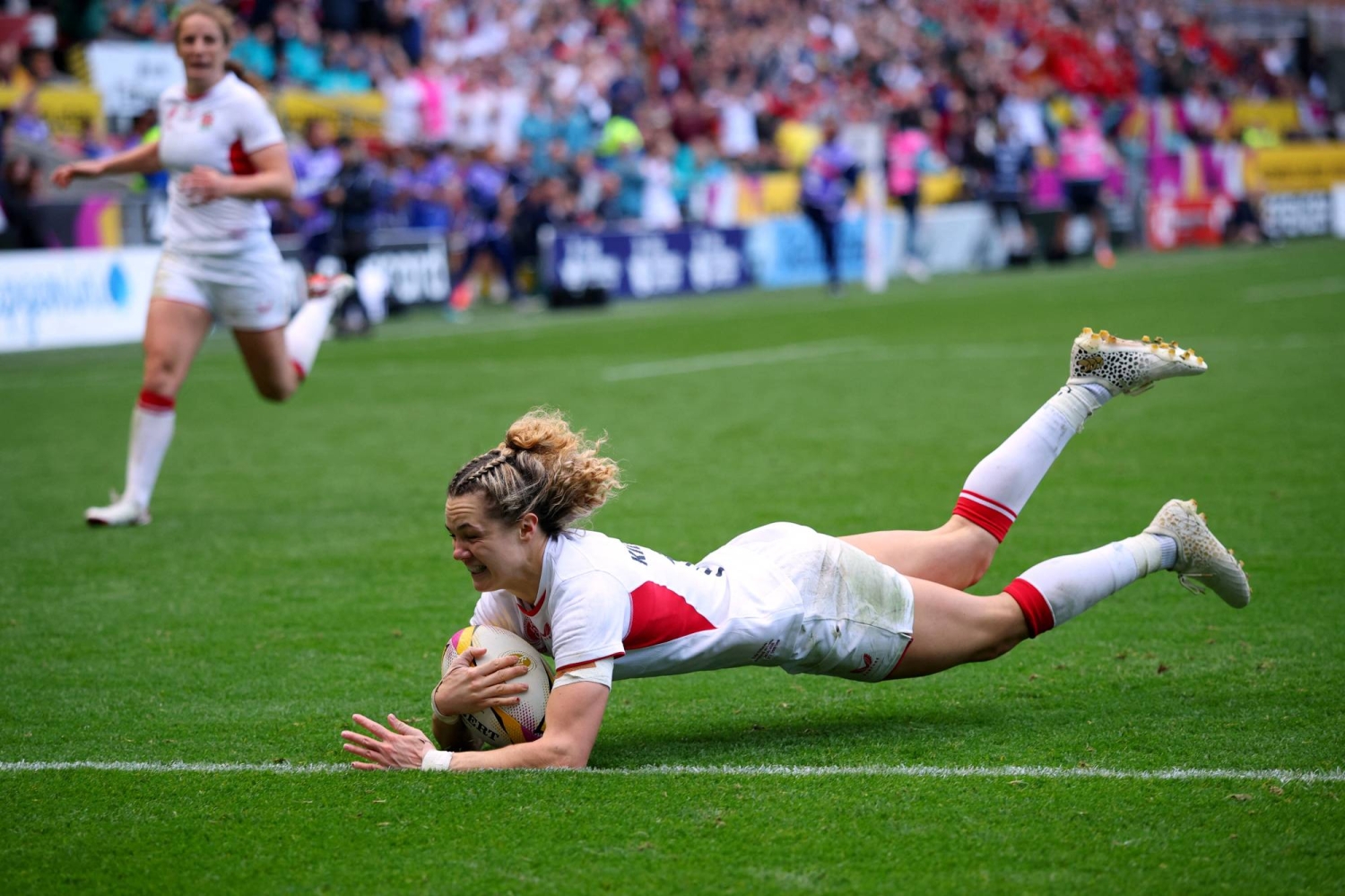 Brilliant Kildunne helps England to grind down France and reach World Cup final