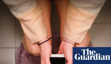 Set a two TikTok toilet limit to reduce haemorrhoid risk, doctors advise | Medical research