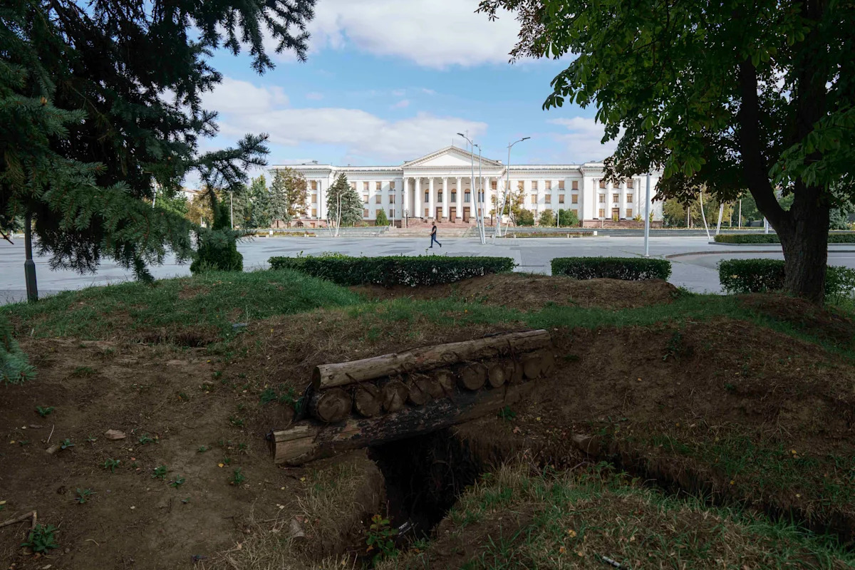 Ukraine faces a new test as Russia steps up its drive to seize Donetsk’s fortress belt