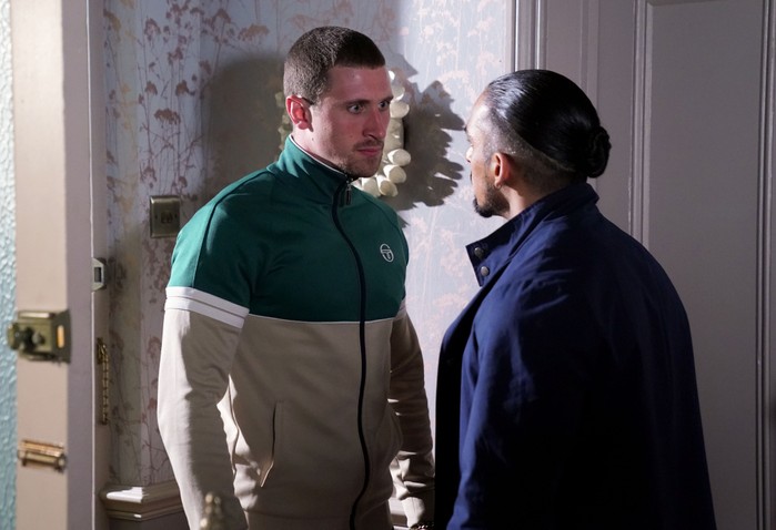 Harry tries to confront Ravi