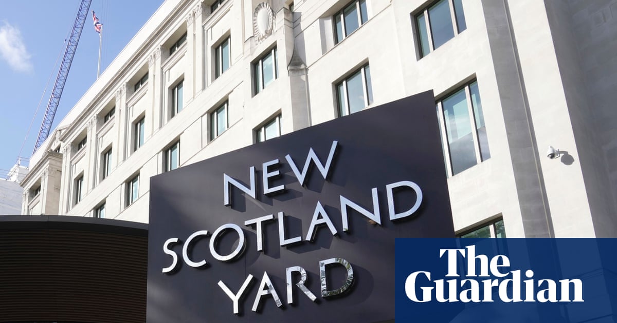 Three arrested in Essex on suspicion of assisting Russian intelligence service | UK news