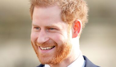 Royal family LIVE: Prince Harry returns to UK for awards ceremony