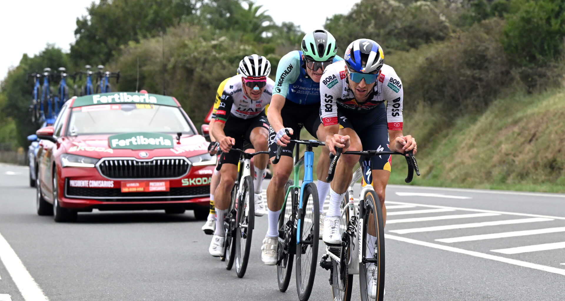 BILBAO, SPAIN - SEPTEMBER 03: (L-R) Joao Almeida of Portugal and UAE Team Emirates - XRG, Felix Gall of Austria and Team Decathlon AG2R La Mondiale and Jai Hindley of Australia and Team Red Bull - BORA - hansgrohe compete in the chase group during the La Vuelta - 80th Tour of Spain 2025, Stage 11 a 157.4km stage from Bilbao to Bilbao / Due to incidents at the finish line, the official times for the GC were taken at 3km from the finish line, there was no stage winner / #UCIWT / on September 03, 2025 in Bilbao, Spain. (Photo by Dario Belingheri/Getty Images)
