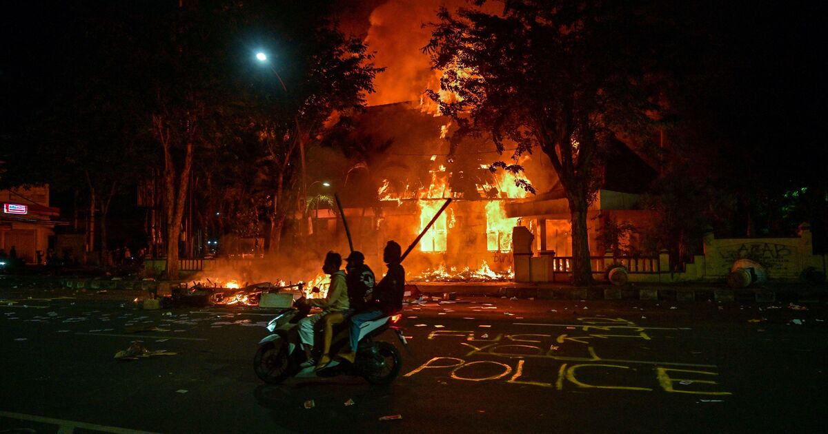 Brits caught up in Bali CHAOS as deadly riots leave seven killed | World | News