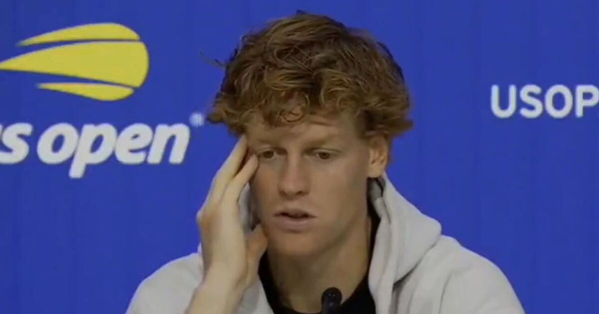 Jannik Sinner reacts to US Open fan trying to steal out of his bag | Tennis | Sport
