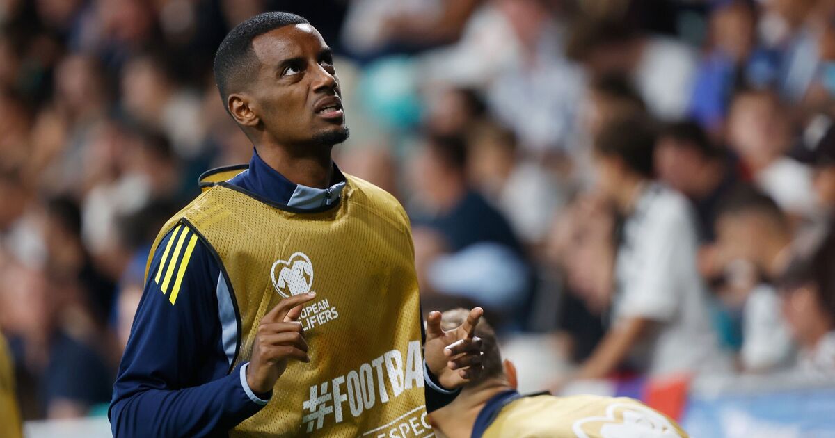 Liverpool get ideal Alexander Isak boost amid red card chaos | Football | Sport