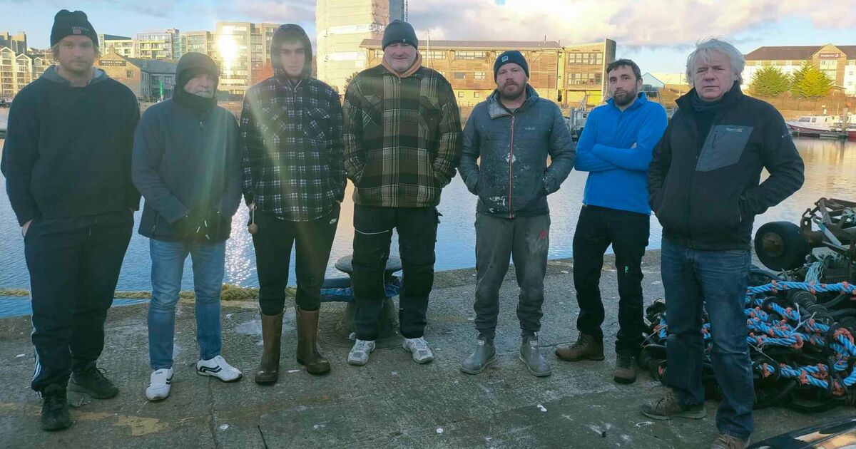 British fishermen rage as French boats break Brexit agreement - 'On our knees' | UK | News