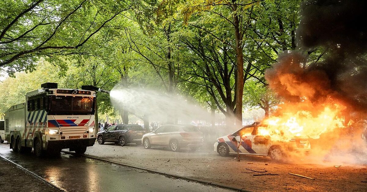Netherlands riot LIVE: Chaos erupts as anti-immigration protesters torch police car | World | News