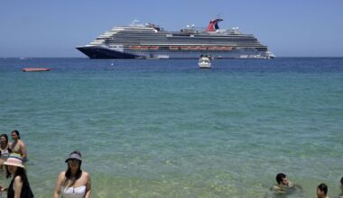 Cruise port at UK tourist hotspot blocked as protester demand 'return our beach' | World | News
