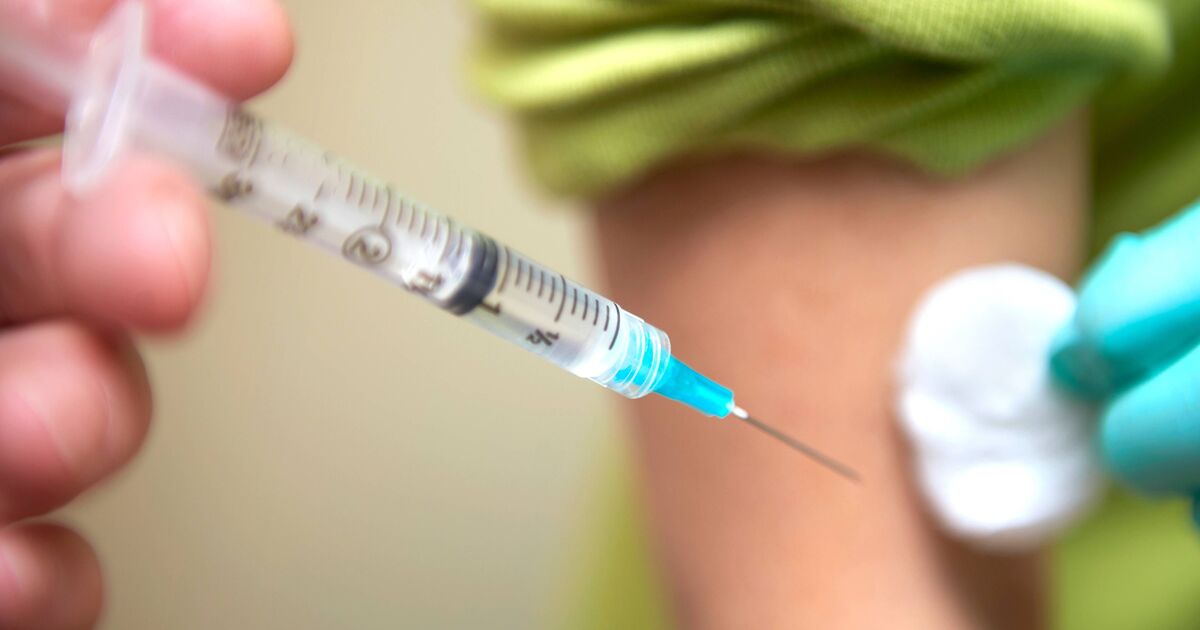 NHS urges certain Brits to book key vaccination from October 1 | UK | News