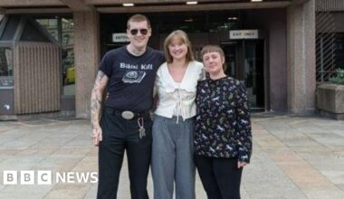 Campaigners cleared over protest at Grand National