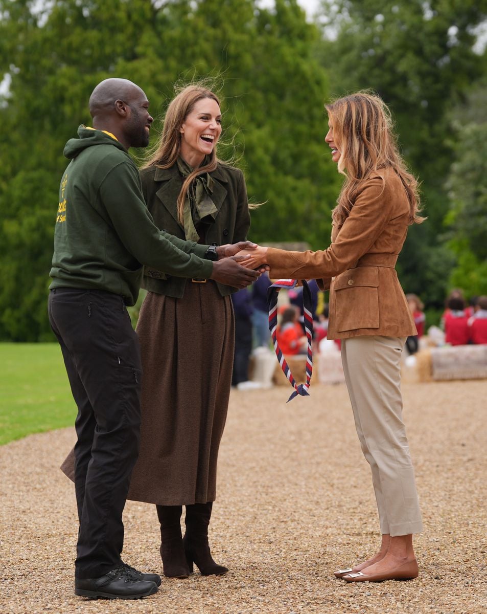 WINDSOR, ENGLAND - SEPTEMBER 18: Chief Scout Dwayne Fields presents a Scout scarf to First Lady Melania Trump (right) after she and Catherine, Princess of Wales (centre) met members of the Scouts' Squirrels programme in Frogmore Gardens during the State visit by the President of the United States of America and U.S. First Lady Melania Trump, on September 18, 2025 in Windsor, England. (Photo by Yui Mok - WPA Pool/Getty Images)