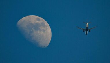 Amazon's internet service lands first airline customer