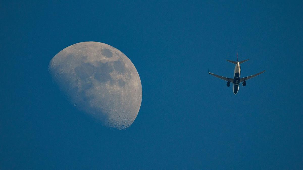 Amazon's internet service lands first airline customer