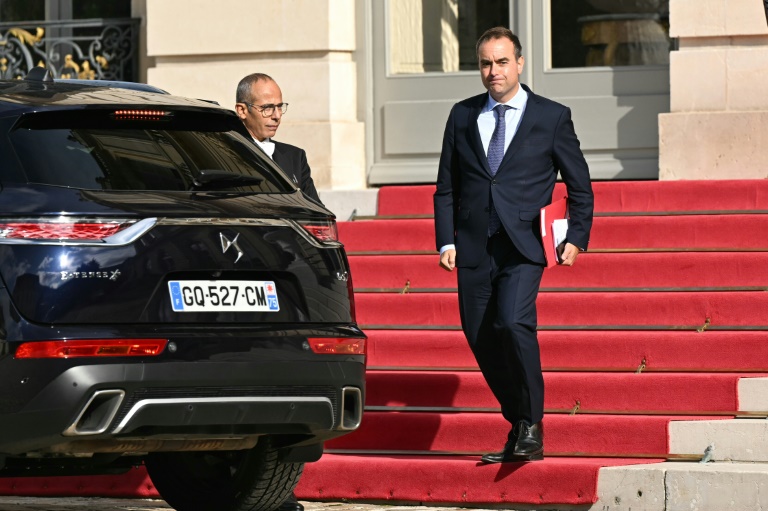 France risks credit downgrade as new PM tackles budget