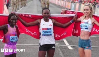 Eilish McColgan (right) along with winner Sheila Chepkirui (centre) and Vivian Cheruiyot