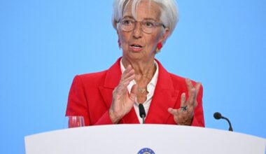 French Gov Collapse Risks Worrying Eurozone