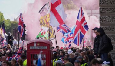 25 cops injured in violent clashes during anti-immigration rally in London, several protesters arrested