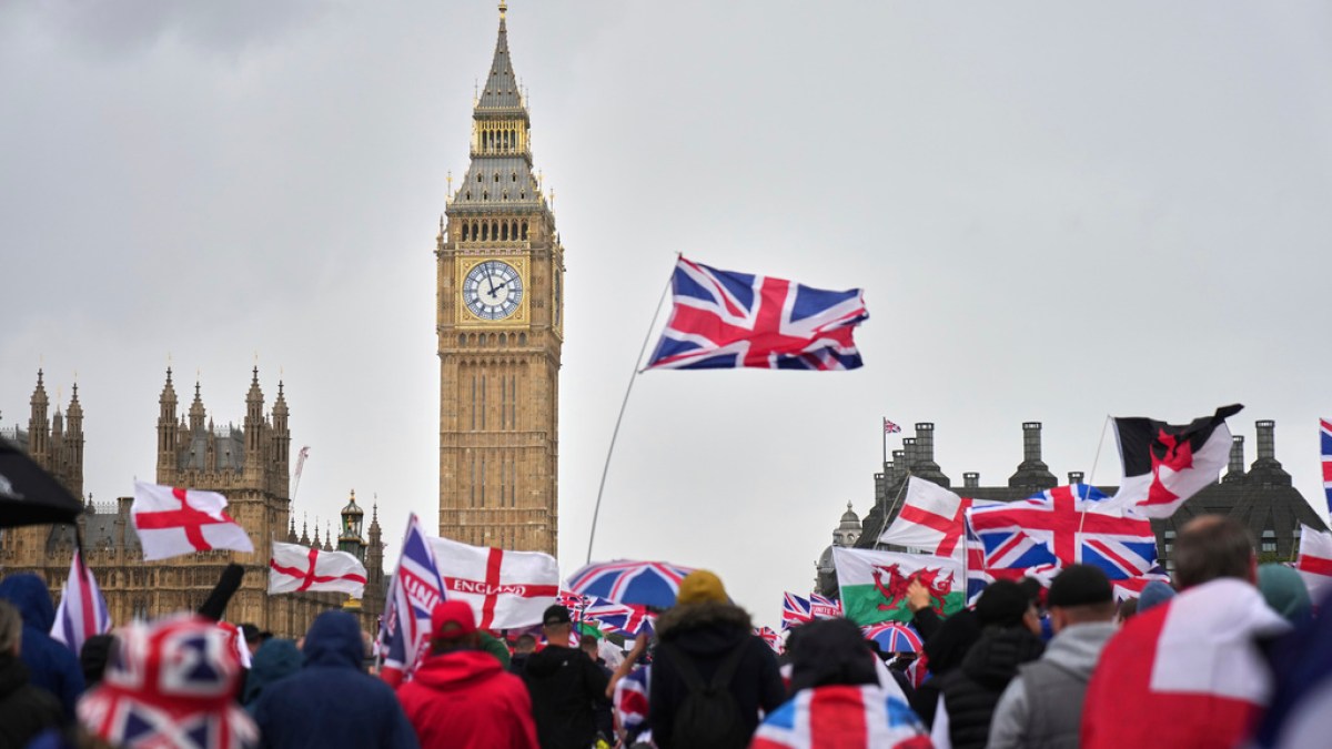 Over 100,000 attend London rally led by far-right activist Tommy Robinson | Protests News