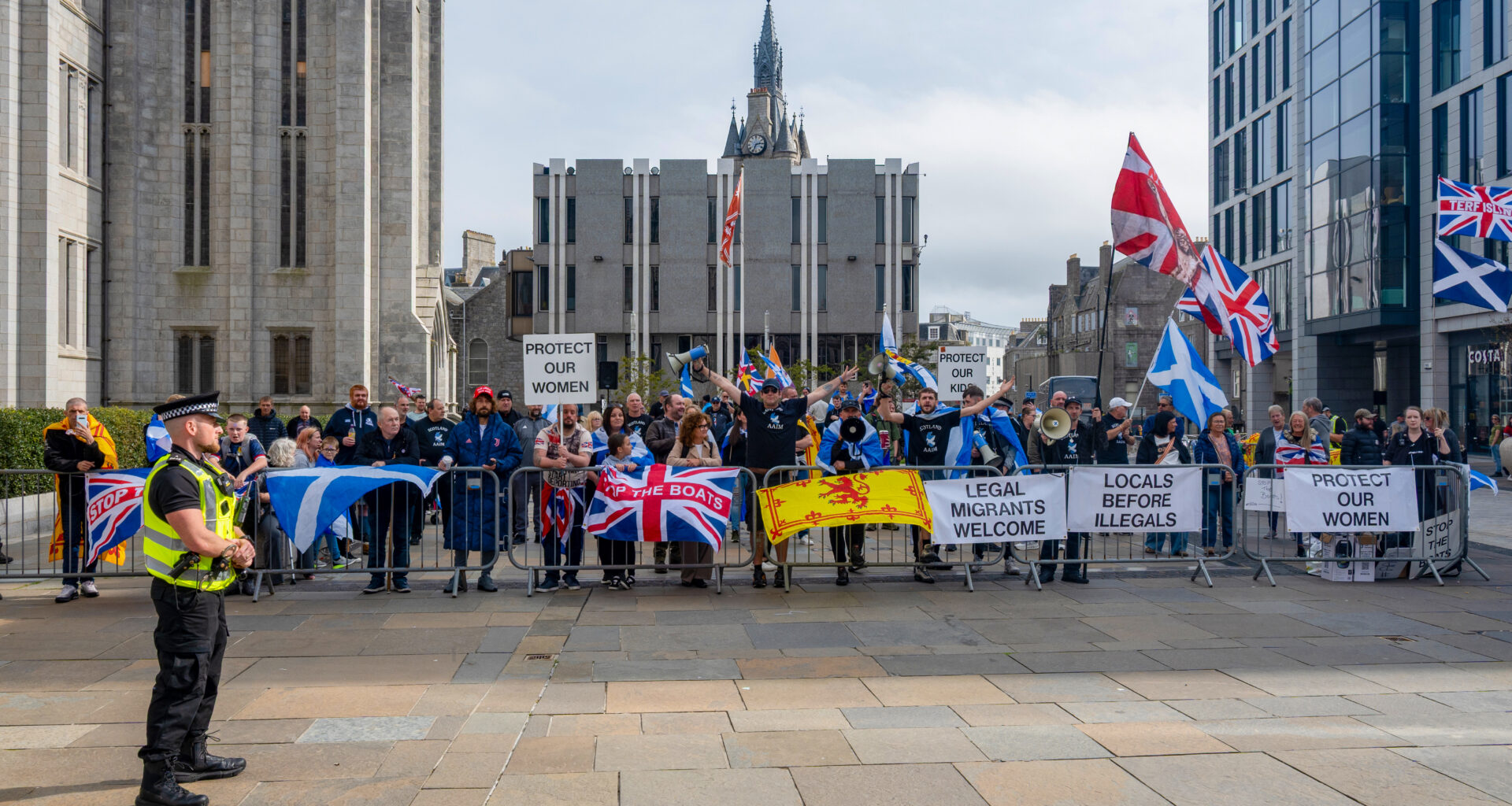 London "Unite the Kingdom" rally clashes with police - JURIST