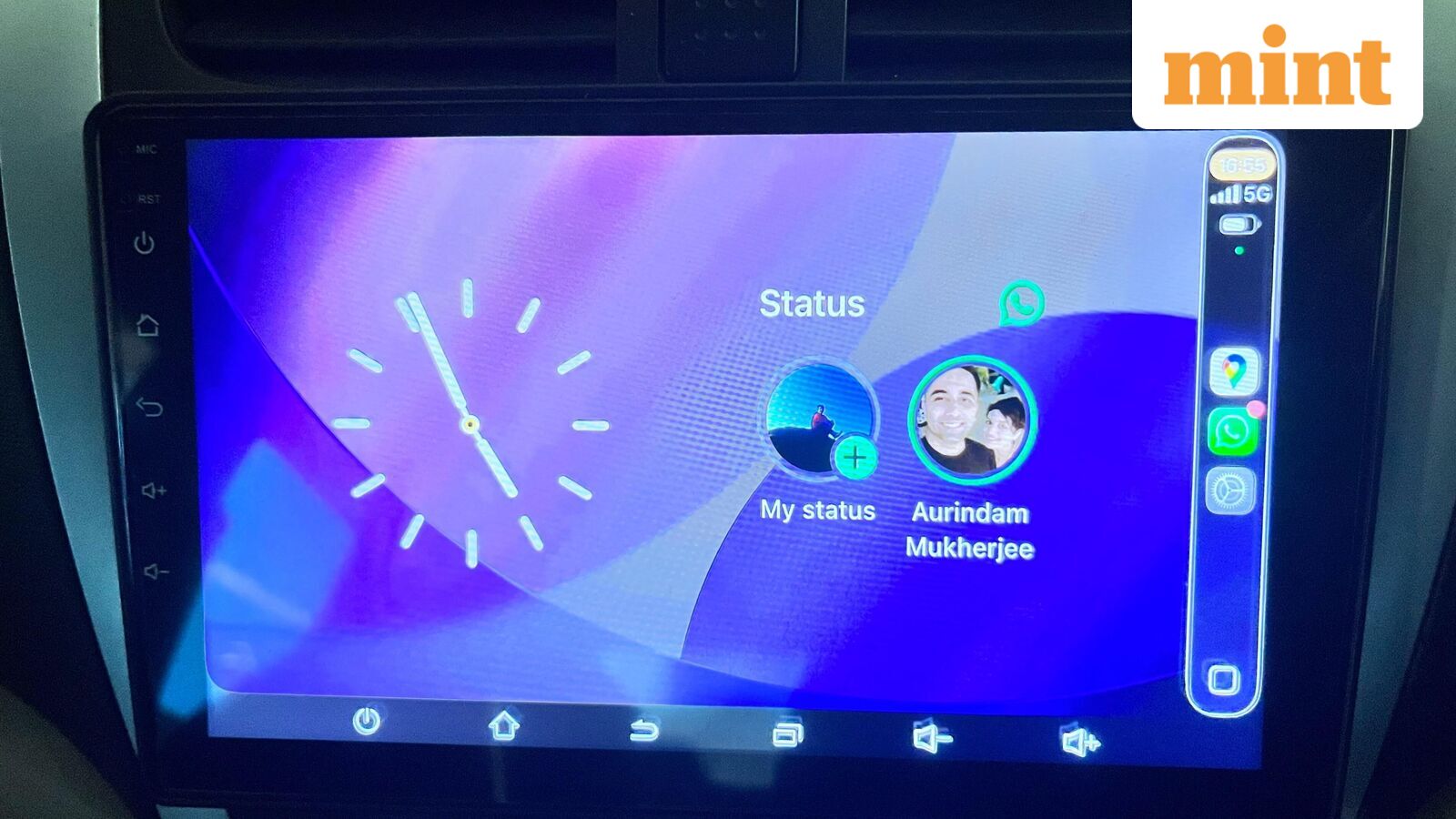Apple’s new iOS 26 brings a major makeover to the Apple CarPlay, including a new clock widget.