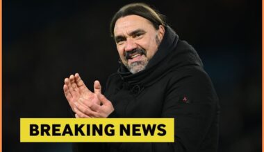 Leeds United manager Daniel Farke plus yellow