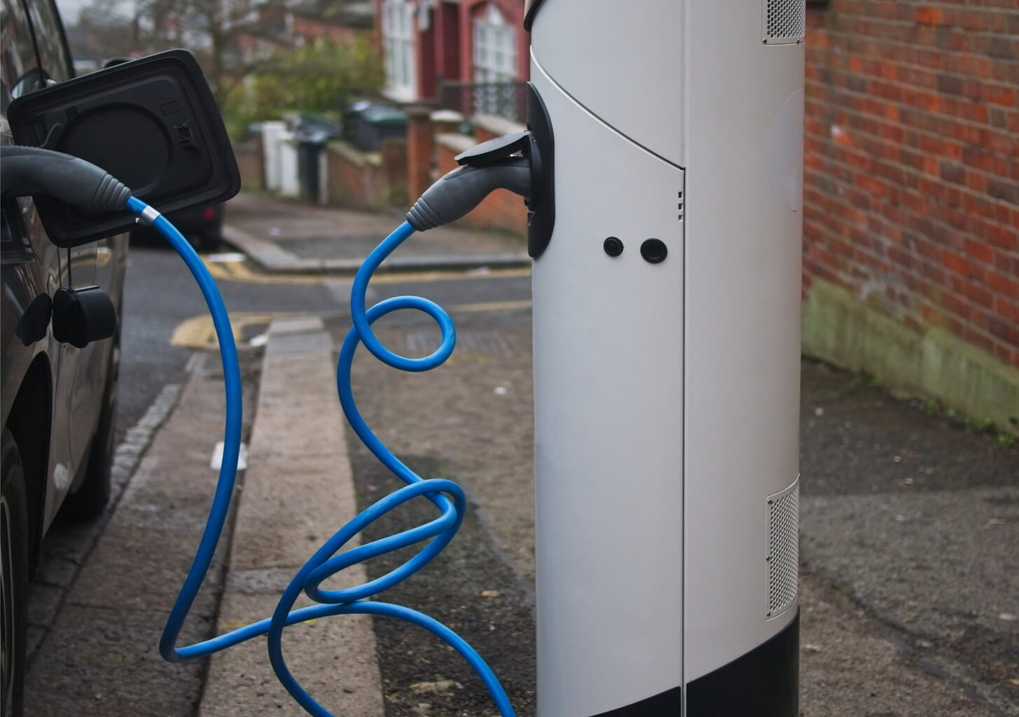 Tackling the gaps of public electric vehicle chargepoints in the UK
