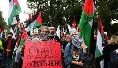 Pro-Palestinian protesters during the La Vuelta - 80th Tour of Spain 2025, Stage 16 a 167.9km stage from Poio to Mos. Castro de Herville on September 09, 2025 in Castro de Erville, Spain