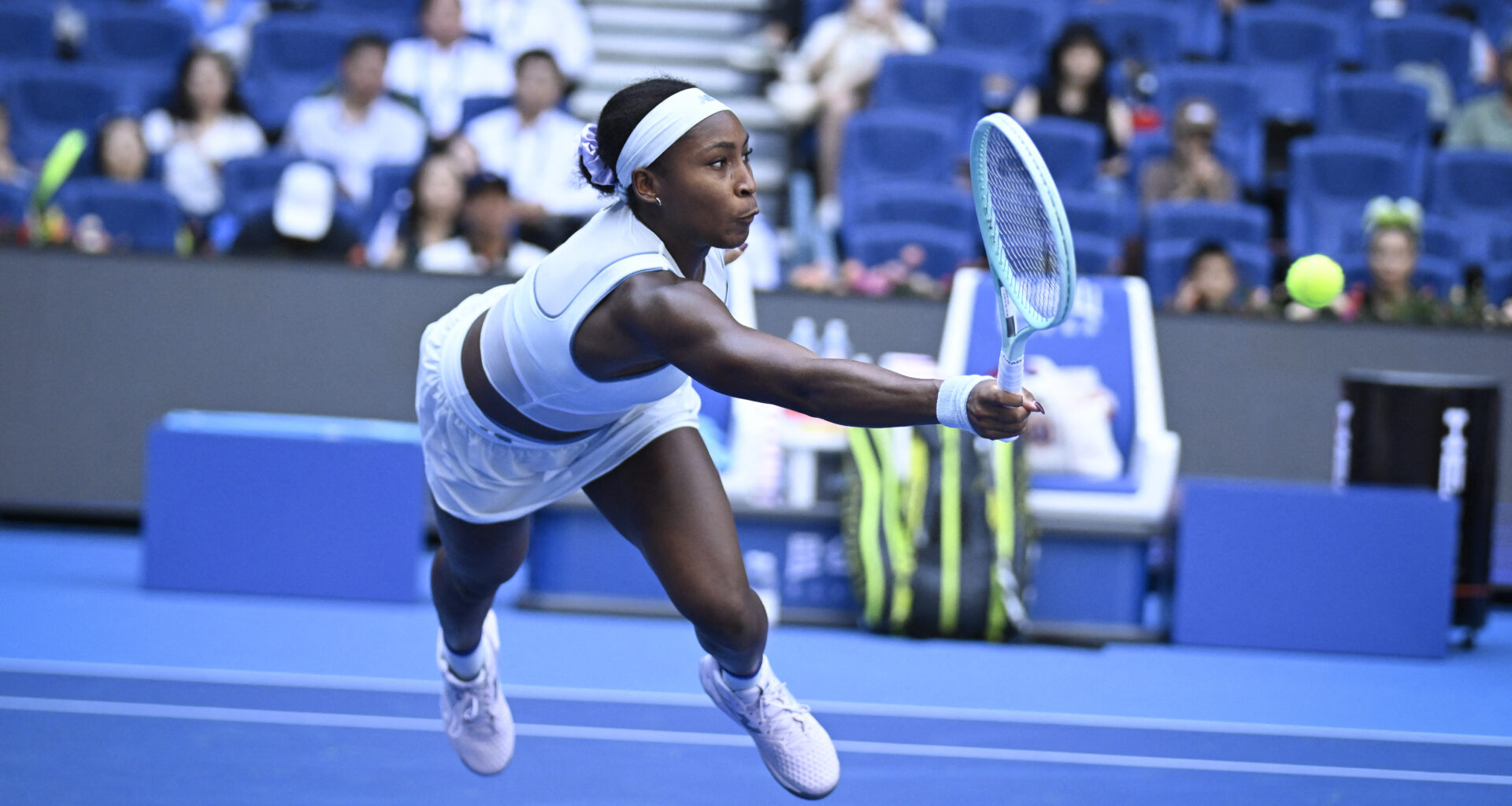 Gauff holds off Fernandez in three-set Beijing barnburner