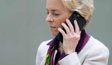 Von der Leyen’s messages auto-delete to save space on her phone, Commission says – POLITICO