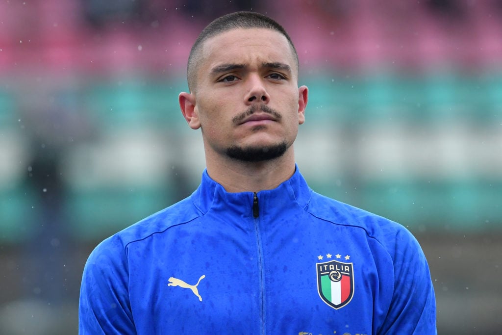 Elia Caprile in action for Italy's U21s.