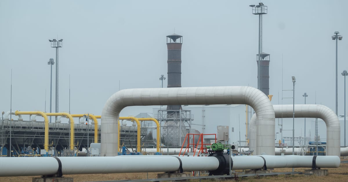 Russia gasoline sales hit 2-year low amid Ukrainian drone strikes and harvest-season demand – POLITICO