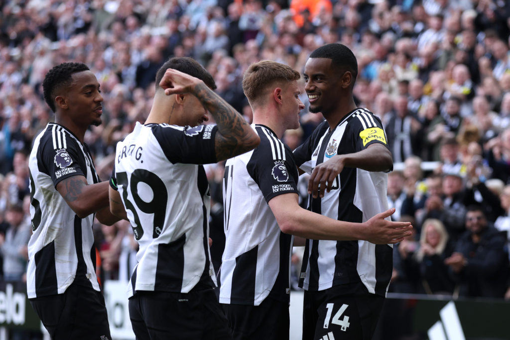 Alexander Isak celebrates with his Newcastle United teammates after scoring against Ipswich Town.