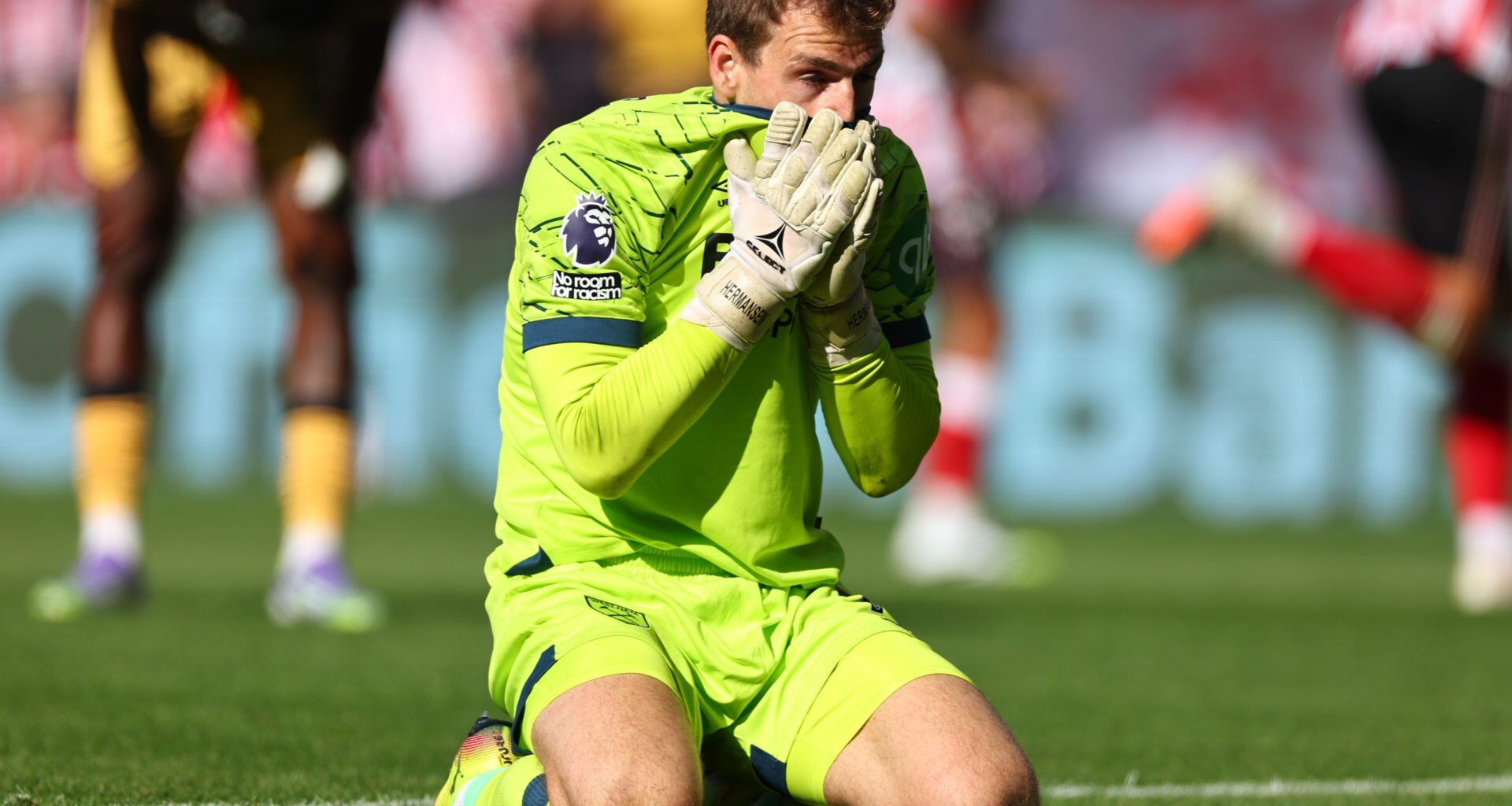 Do West Ham really have a big problem with a little goalkeeper in Mads Hermansen?