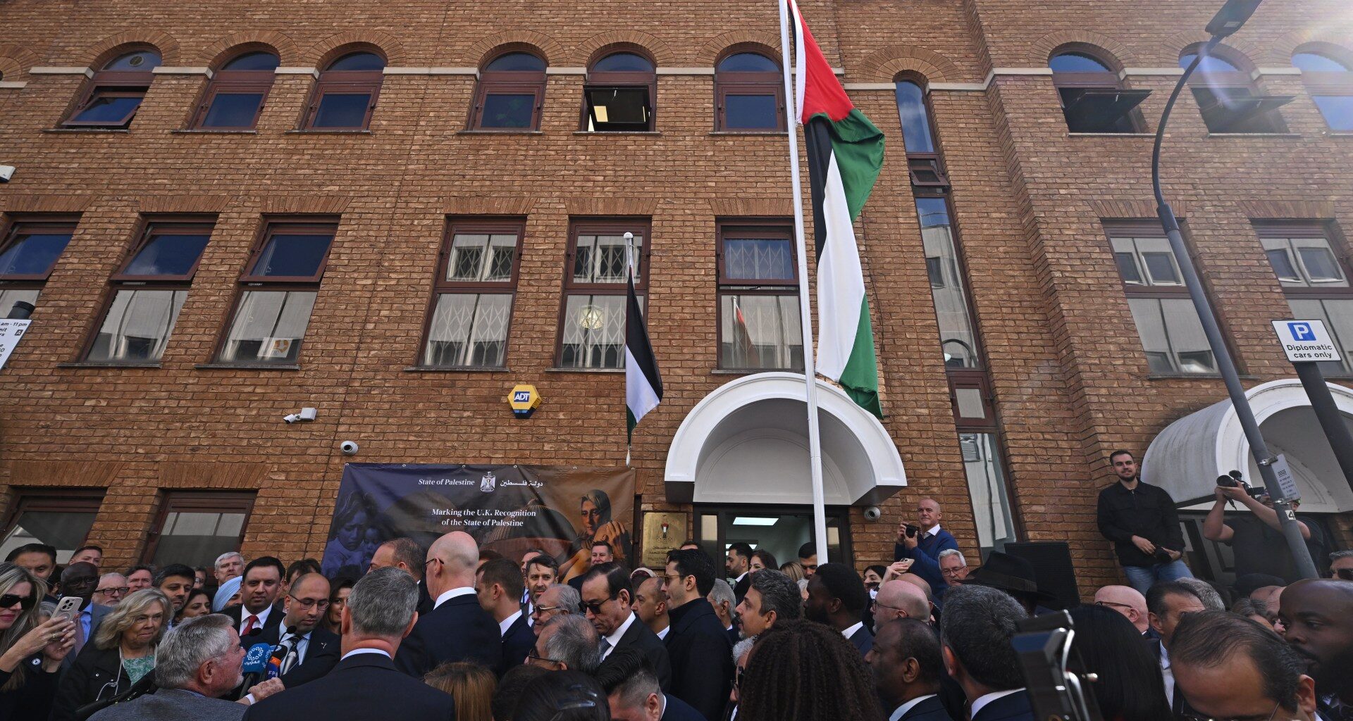 Palestinian flag raised outside embassy in London after UK recognition | Israel-Palestine conflict News
