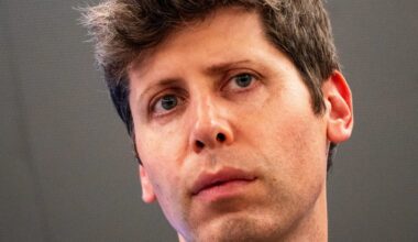 Everyone's wondering if, and when, the AI bubble will pop. Here's what went down 25 years ago that ultimately burst the dot-com boom