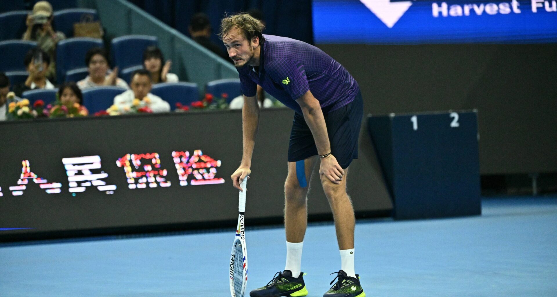 Umpire makes big 'mistake' as Daniil Medvedev complains to tournament director before retiring vs Learner Tien