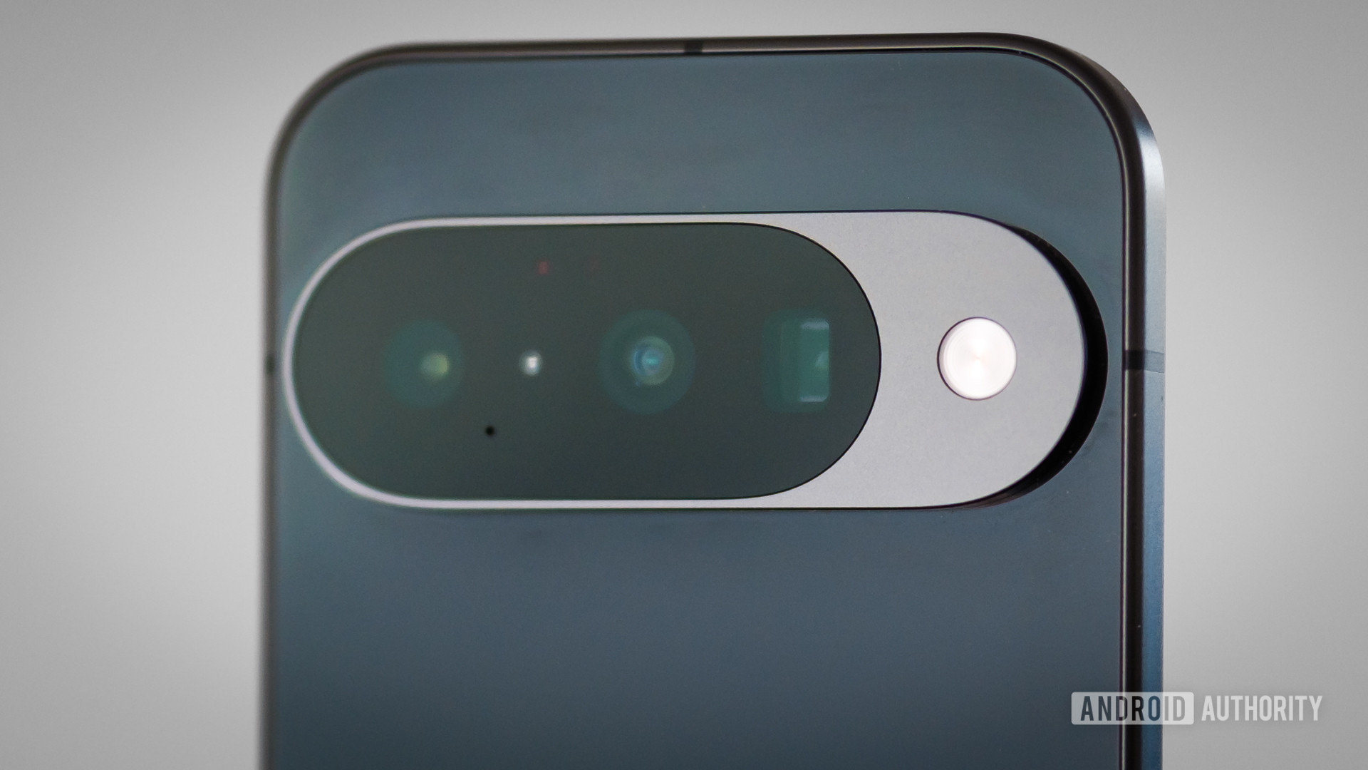 Google Pixel 10 triple camera