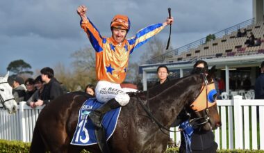 Brilliant blur of tangerine Quintessa stuns rivals in Proisir Plate