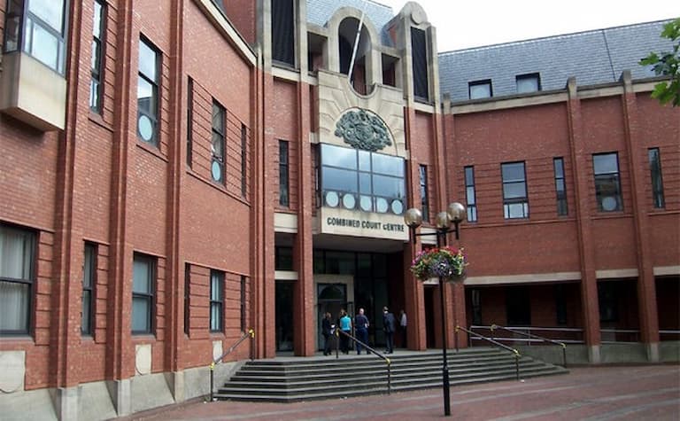 Photo of the front of Hull Combined Court Centre