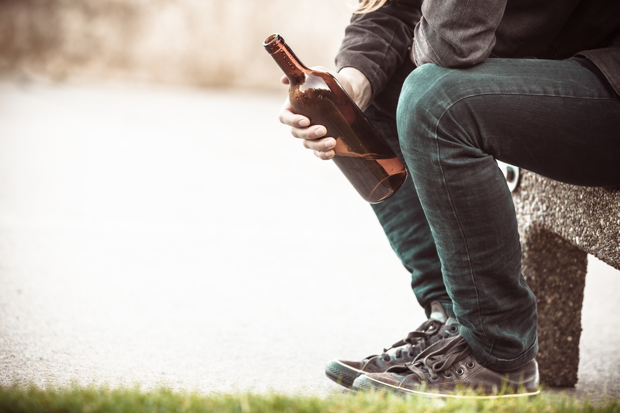 Study: Genetically modeled GLP1R and GIPR agonism reduce binge drinking and alcohol-associated phenotypes: a multi-ancestry drug-target Mendelian randomization study. Image Credit: Voyagerix / Shutterstock